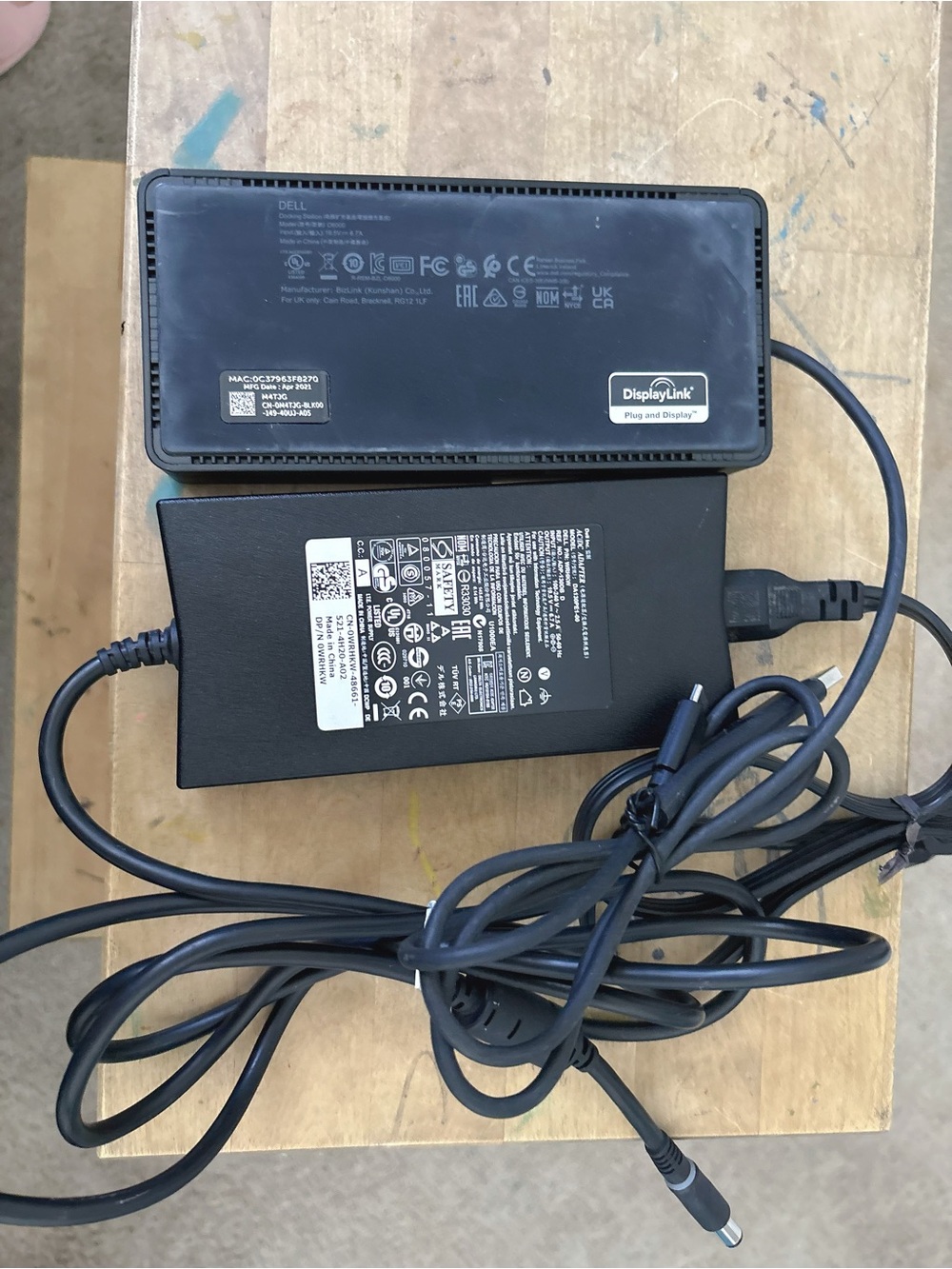Dell docking station D6000 with 130W power adapter charging cable DA130PE1-00